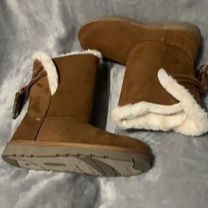 Brown faux suede boots 👢